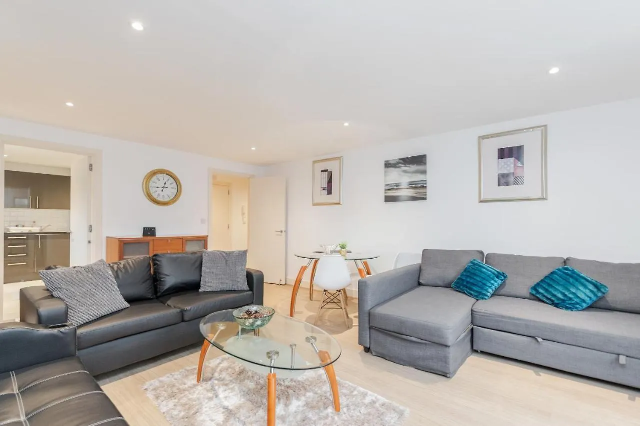 Cribextra E14 Apartment London United Kingdom